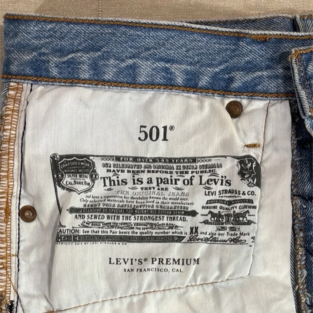 Levi’s Premium 501 Distressed Cutoff Denim Shorts Button Fly Raw Hem W26